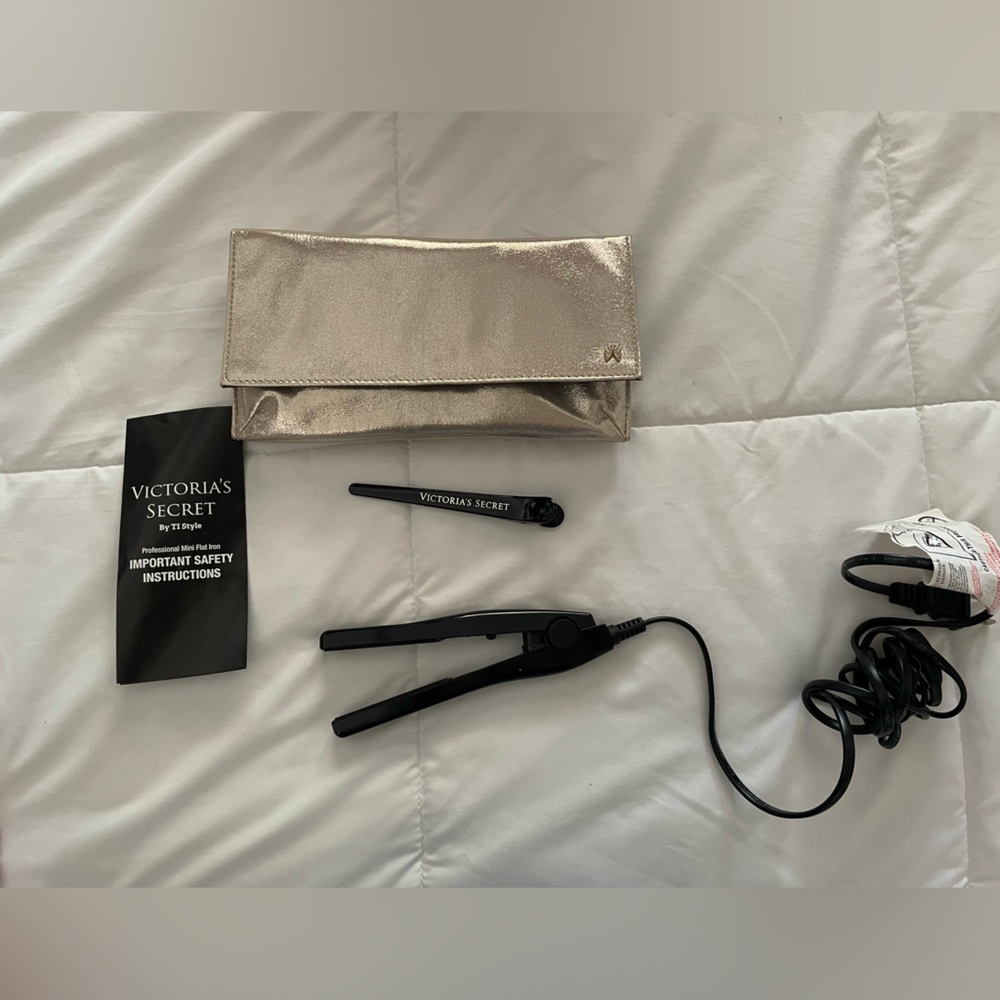 ❤️Victoria’s Secret MINI HAIR STRAIGHTENER ❤️